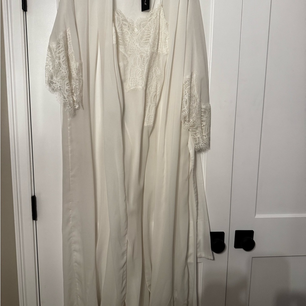 Elegant White Lace Kimono Robe